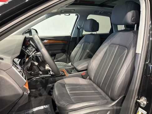 Used 2023 Audi Q5 2.0T Premium w/ Convenience Package image 10