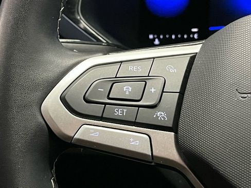 Used 2023 Volkswagen Taos SE w/ Panoramic Sunroof Package image 25