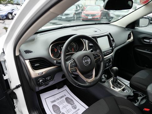 Used 2016 Jeep Cherokee Latitude w/ Safety/Convenience Group AWD/4WD image 9