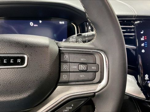 Used 2023 Jeep Wagoneer Series II AWD/4WD image 26