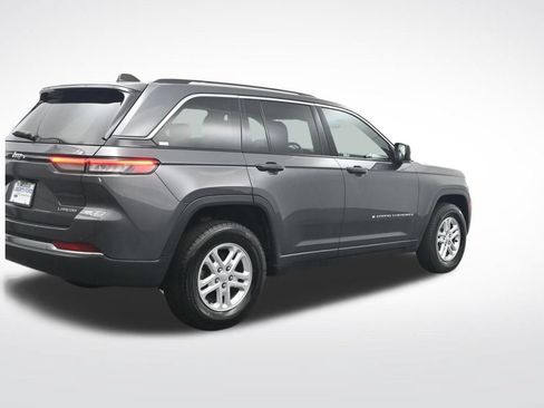 Used 2024 Jeep Grand Cherokee Laredo RWD image 5