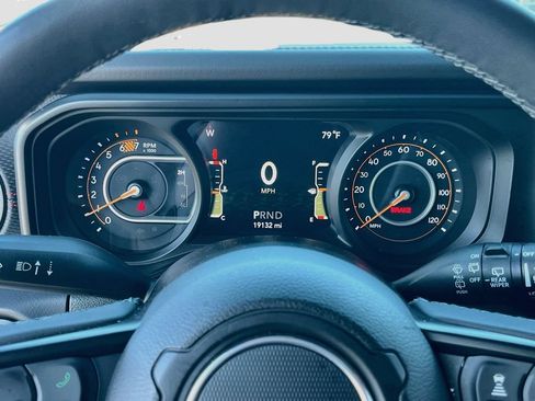 Certified 2025 Jeep Wrangler Unlimited Rubicon w/ Safety Group AWD/4WD image 12