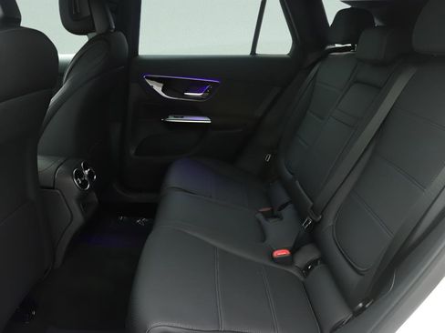 Used 2025 Mercedes-Benz GLC 300 4MATIC image 30