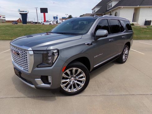 Used 2022 GMC Yukon Denali w/ Denali Premium Package AWD/4WD image 3