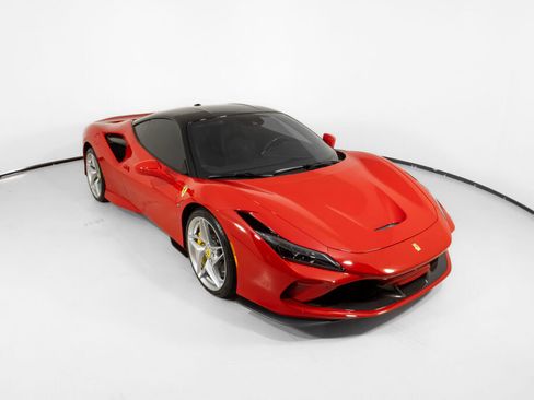 Used 2022 Ferrari F8 Tributo RWD image 12