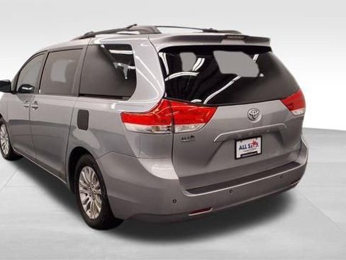 Used 2011 Toyota Sienna XLE w/ XLE Navigation Pkg image 6