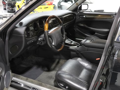 Used 1998 Jaguar XJ8 RWD image 2