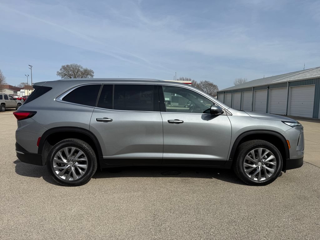 Used 2025 Buick Enclave Preferred AWD/4WD image 4