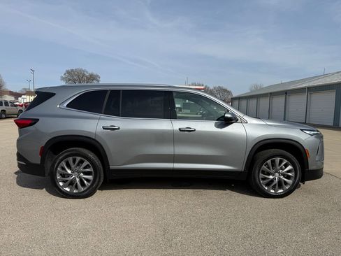 Used 2025 Buick Enclave Preferred AWD/4WD image 4