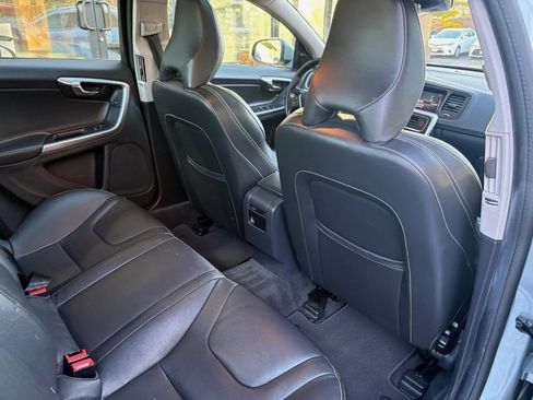 Used 2018 Volvo S60 T5 Dynamic image 23