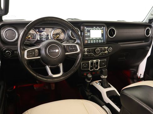 Used 2019 Jeep Wrangler Unlimited Sahara AWD/4WD image 2