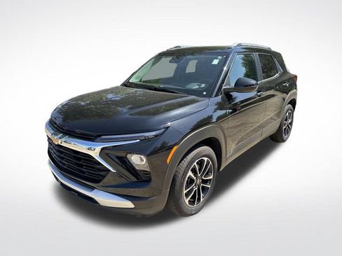 Used 2025 Chevrolet TrailBlazer LT FWD image 3