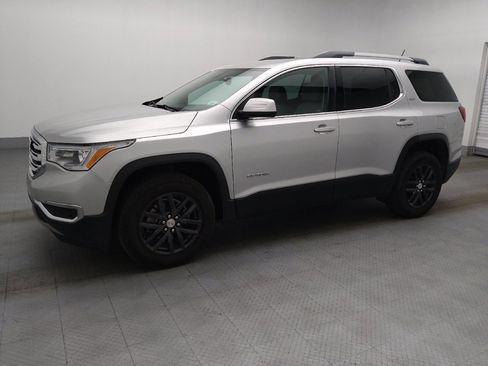 Used 2019 GMC Acadia SLT FWD image 2