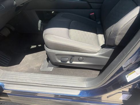 Used 2024 Nissan Pathfinder SV FWD image 25