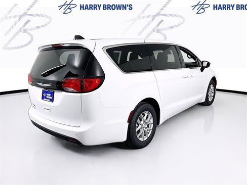 New 2026 Chrysler Voyager LX image 32