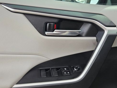Used 2020 Toyota RAV4 XLE w/ Convenience Package FWD image 26