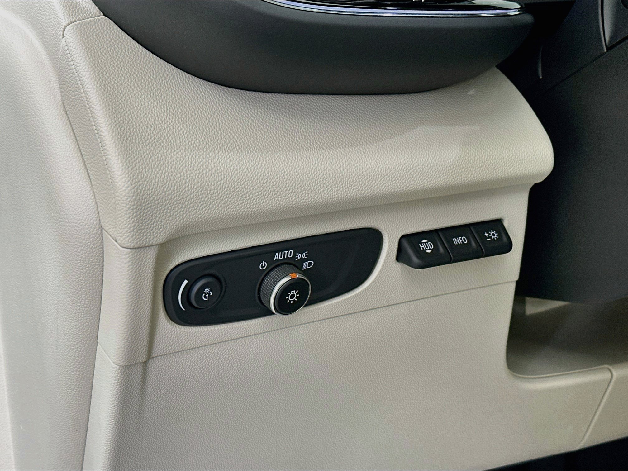 Used 2022 Buick Envision Avenir w/ Technology Package II FWD image 10