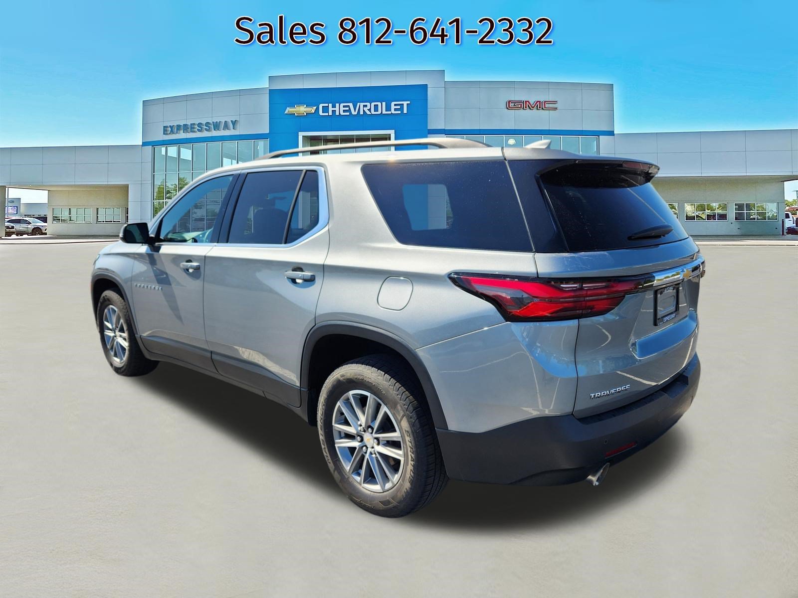 Used 2023 Chevrolet Traverse LT FWD image 5