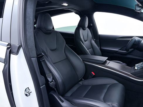 Used 2023 Tesla Model X image 31