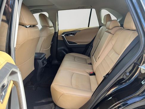 Used 2019 Toyota RAV4 Limited w/ Cold Weather Package FWD image 15