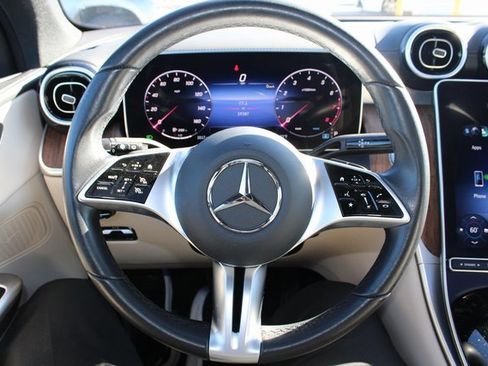 Used 2024 Mercedes-Benz GLC 300 4MATIC image 16