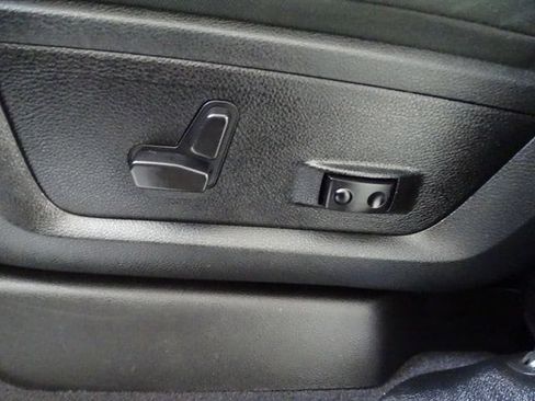 Certified 2025 RAM 2500 Big Horn AWD/4WD image 3