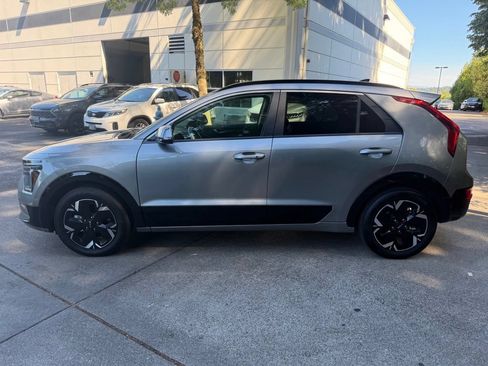 Certified 2024 Kia Niro Wind w/ Wind Preserve Package FWD image 7