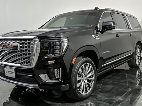 Used 2022 GMC Yukon XL Denali w/ Denali Premium Package AWD/4WD image 5