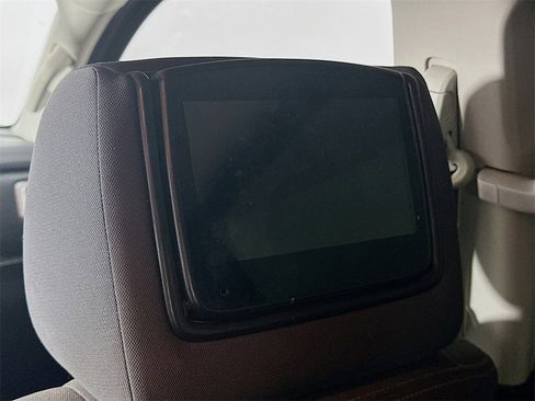 Used 2021 Nissan Titan SV w/ SV Convenience Package image 38