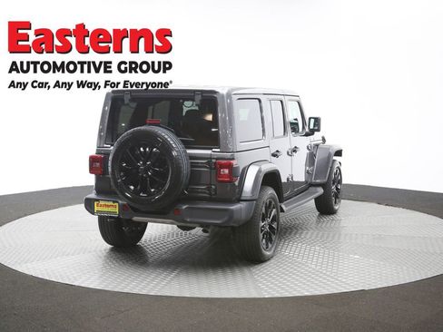 Used 2025 Jeep Wrangler Unlimited Sahara AWD/4WD image 35