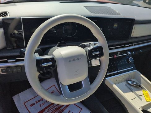 Used 2024 Hyundai Santa Fe Limited image 9