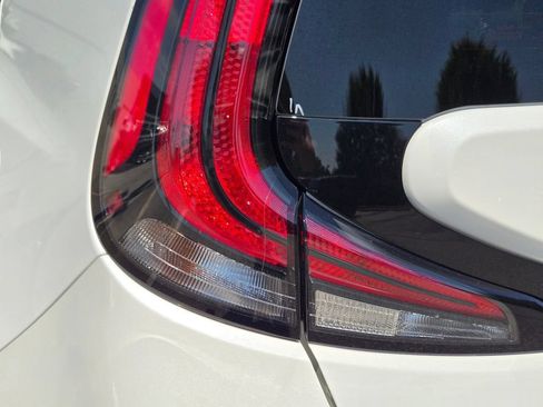 Certified 2025 Kia Soul LX w/ LX Technology Package FWD image 11