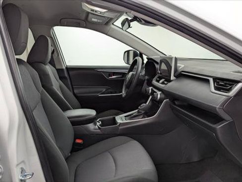 Used 2025 Toyota RAV4 XLE FWD image 21