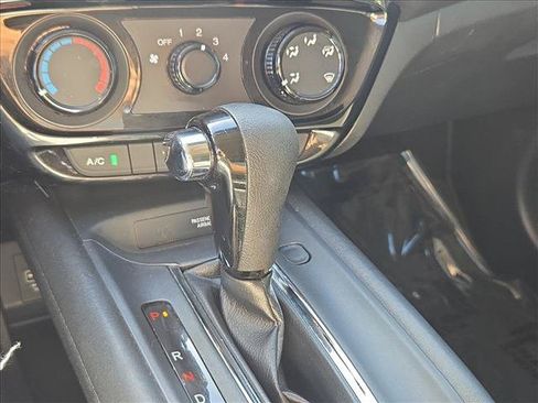 Used 2022 Honda HR-V LX image 12