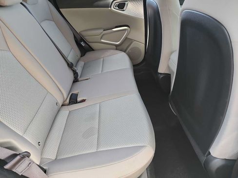 Used 2025 Kia Soul LX w/ LX Technology Package FWD image 17