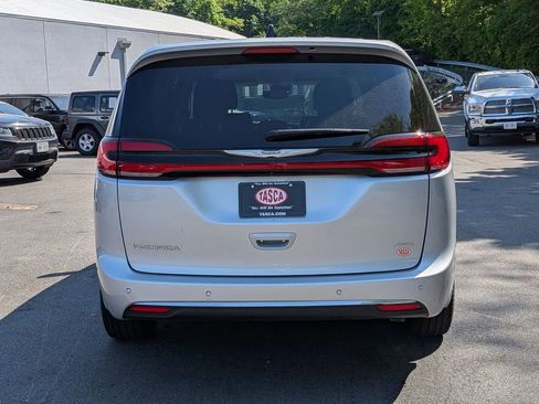 Used 2023 Chrysler Pacifica Touring-L AWD/4WD image 3