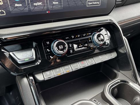 Used 2024 GMC Sierra 2500 AT4 w/ AT4 Premium Plus Package image 25