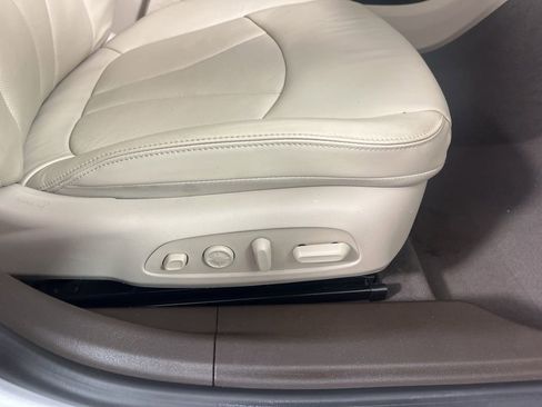 Used 2017 Buick LaCrosse Premium image 7