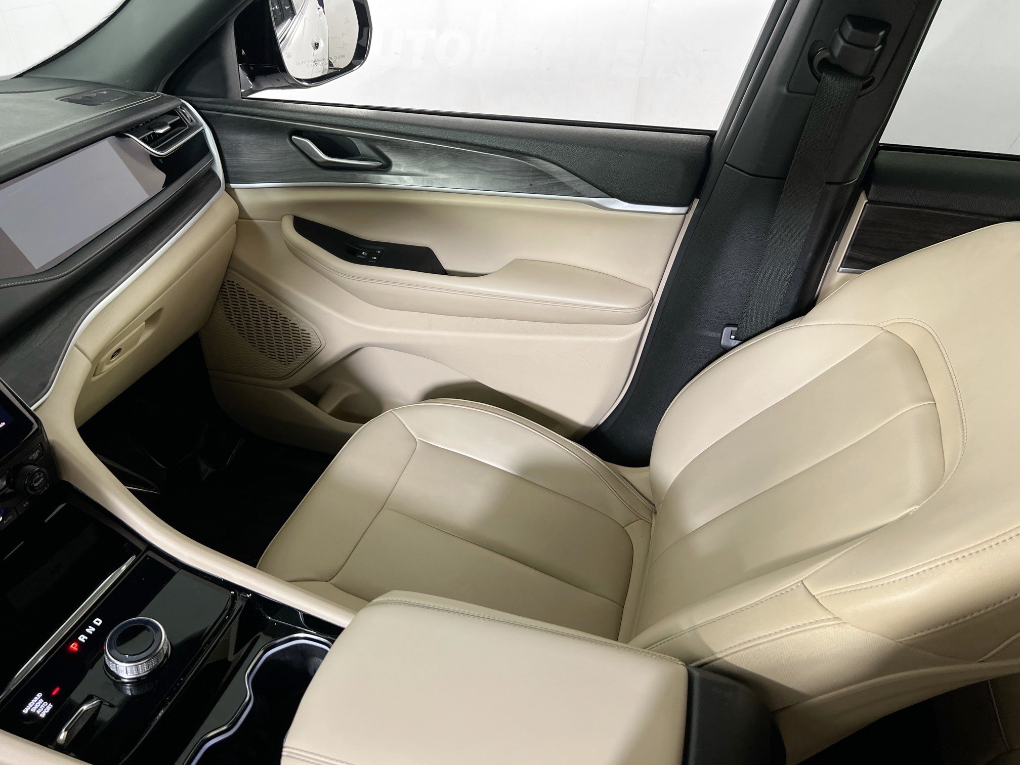 Used 2023 Jeep Grand Cherokee Limited AWD/4WD image 23