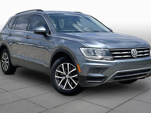 Used 2019 Volkswagen Tiguan SE w/ Panoramic Sunroof Package FWD image 3