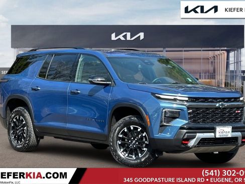 Used 2024 Chevrolet Traverse Z71 image 1