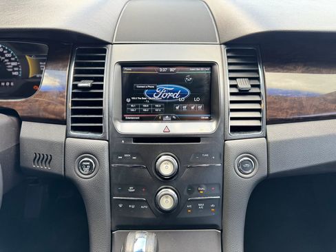 Used 2015 Ford Taurus Limited FWD image 27