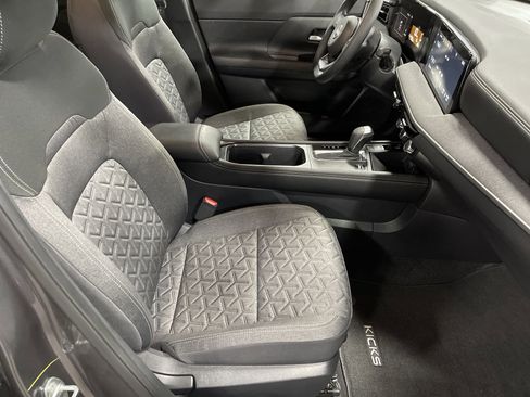 Used 2025 Nissan Kicks SV image 13