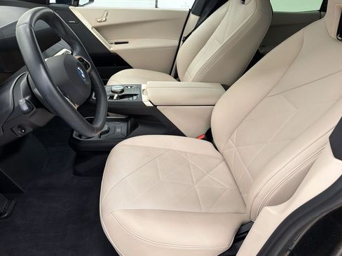 Used 2025 BMW iX xDrive50 AWD/4WD image 5