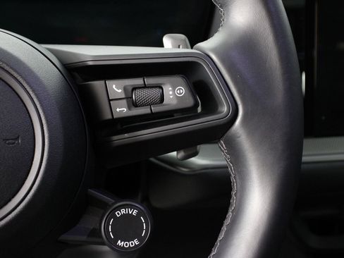 Certified 2024 Porsche Cayenne AWD/4WD image 15