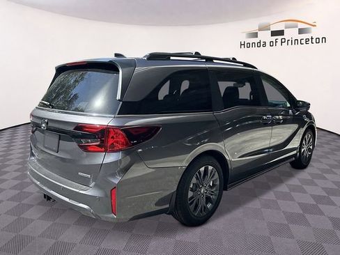 New 2026 Honda Odyssey Touring image 3