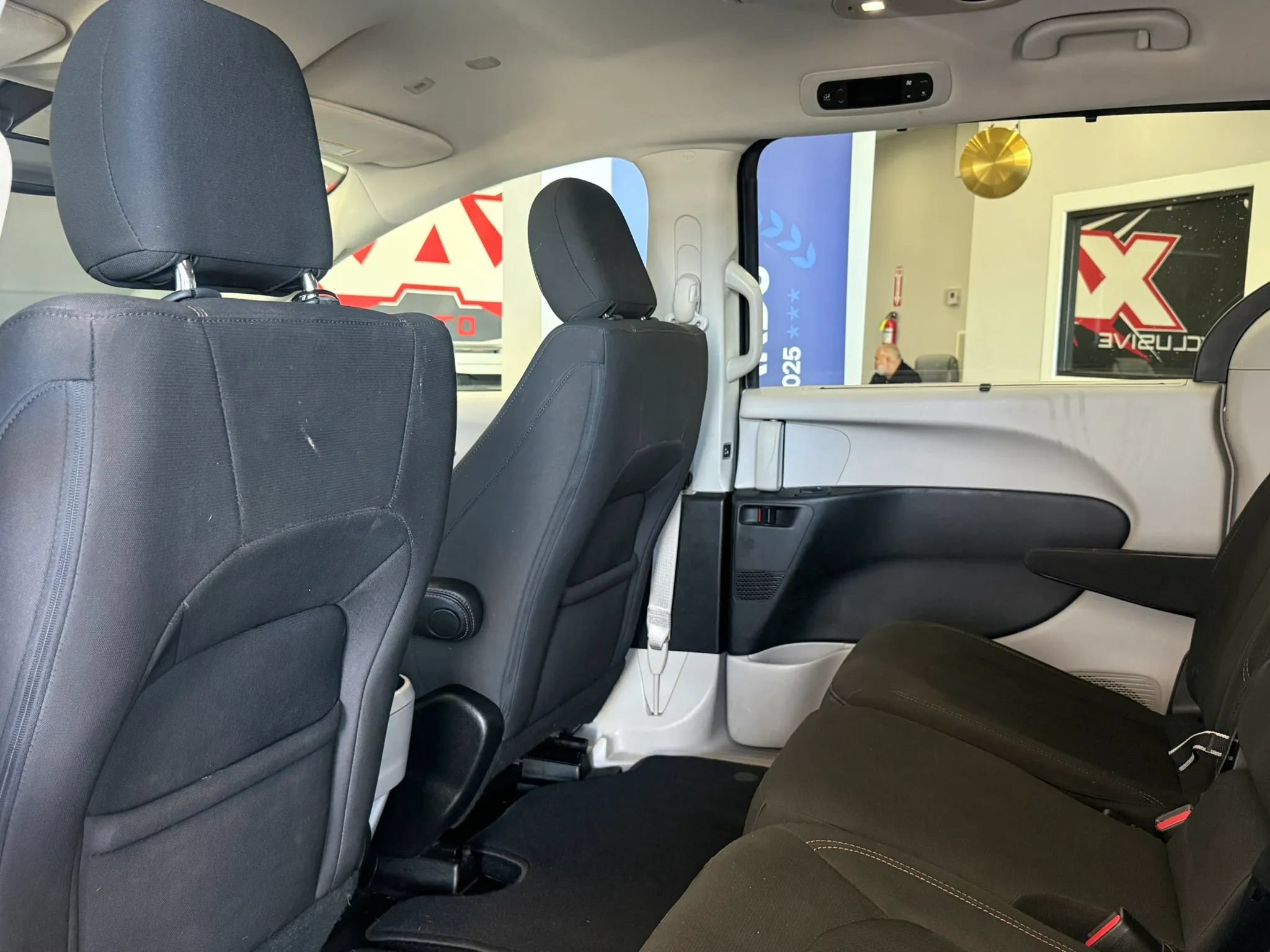 Used 2018 Chrysler Pacifica Touring Plus w/ Tire & Wheel Group FWD image 36