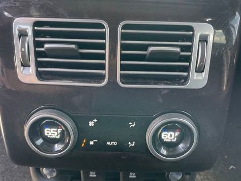 Used 2019 Land Rover Range Rover Long Wheelbase Autobiography image 10