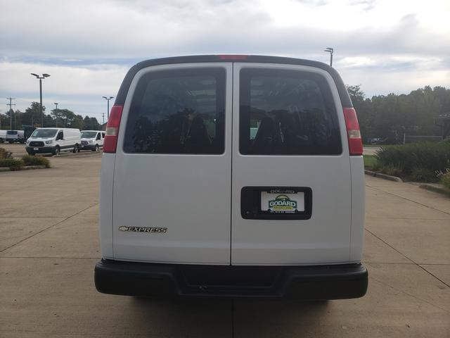 Used 2018 Chevrolet Express 2500 w/ Driver Convenience Package RWD image 6