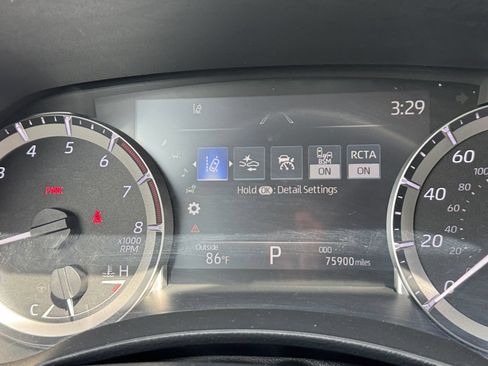 Used 2023 Toyota Highlander LE FWD image 24